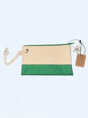 MSC Canvas Wristlet Pouch NWT 💚Boutique